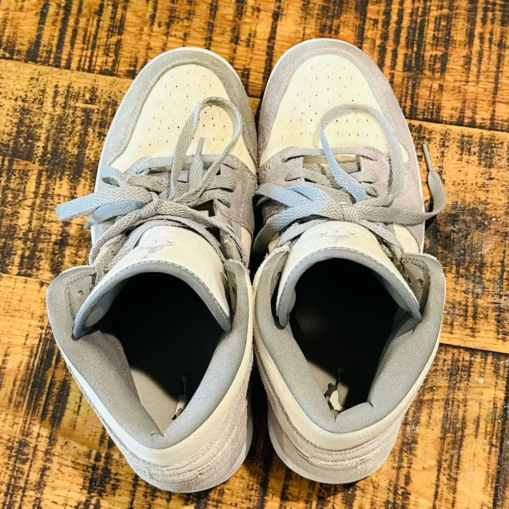 AIR JORDAN 1 MID SE COCONUT MILK GUM MENS BASKETBALL SHOES - Picture 9 of 13